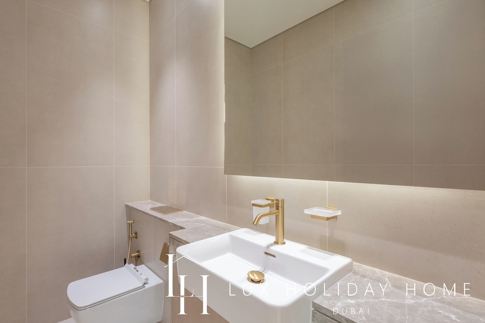 LUX The Phantom Sky Pool Suite