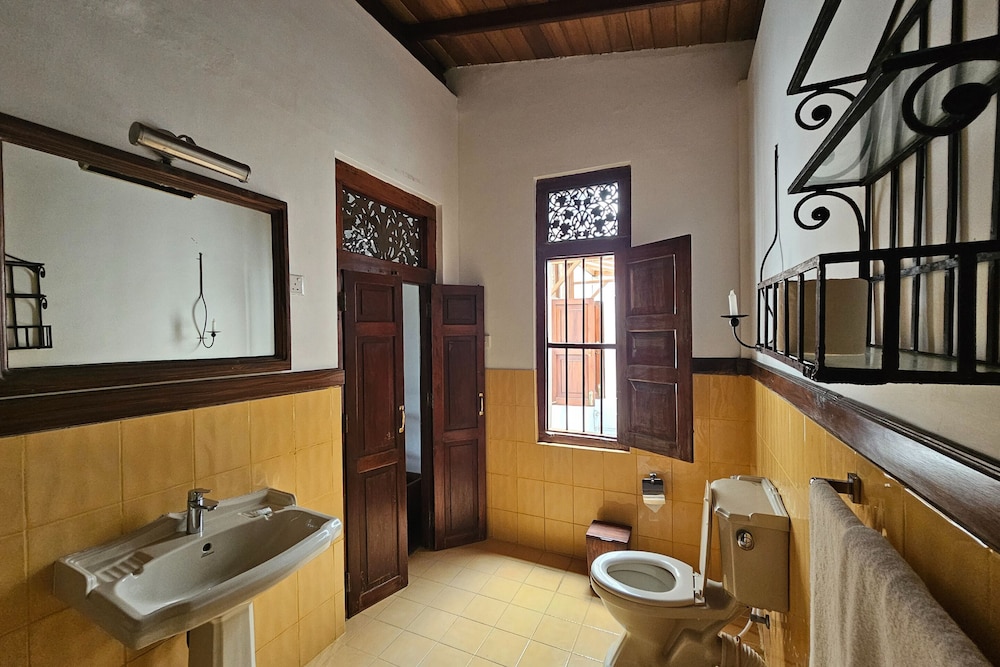 South Point Abbey Whole Villa 4 Bedroom (Sleeps 9) view 2