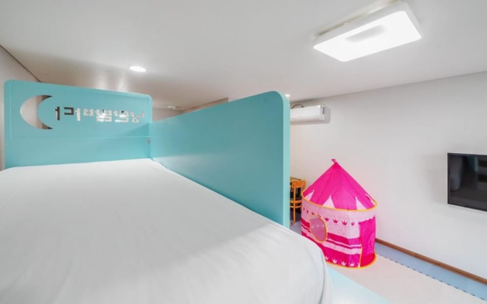 Yeosu Romance Night Sea Pension Resort view 3