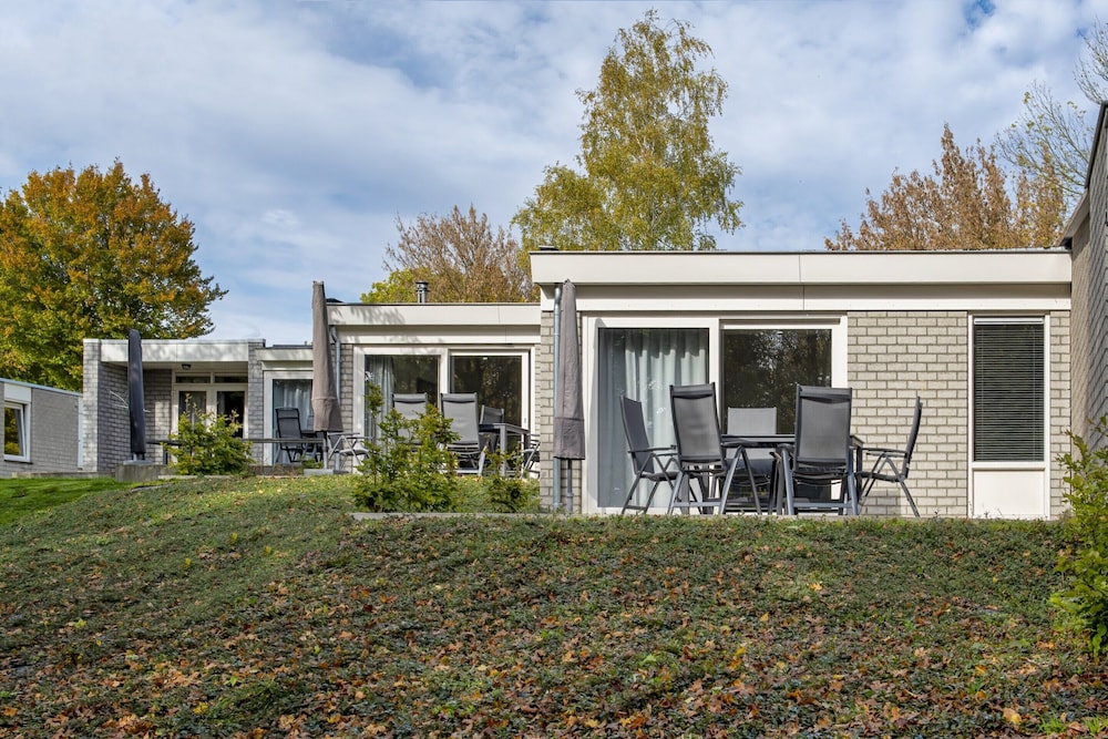 Cozy Bungalow Sauna Valkenburg