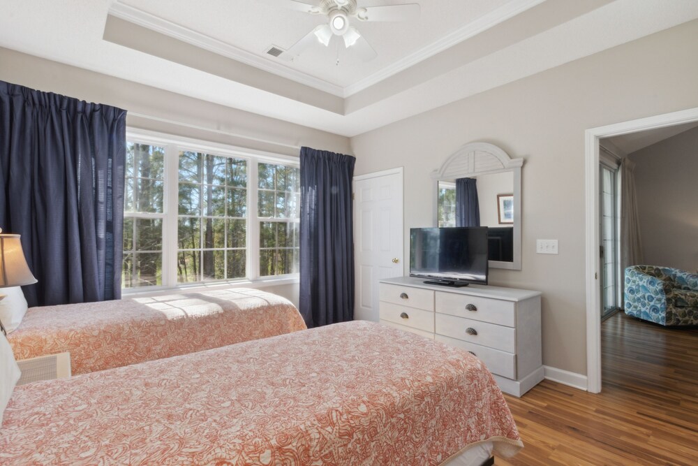 Arbor Trace #634 2 Bedroom Condo by RedAwning view 2