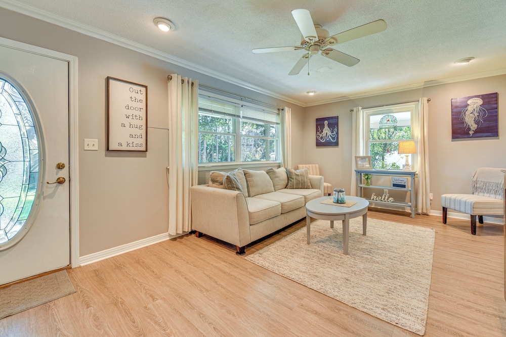 Spacious Home w/ Hot Tub in Fort Walton Beach!