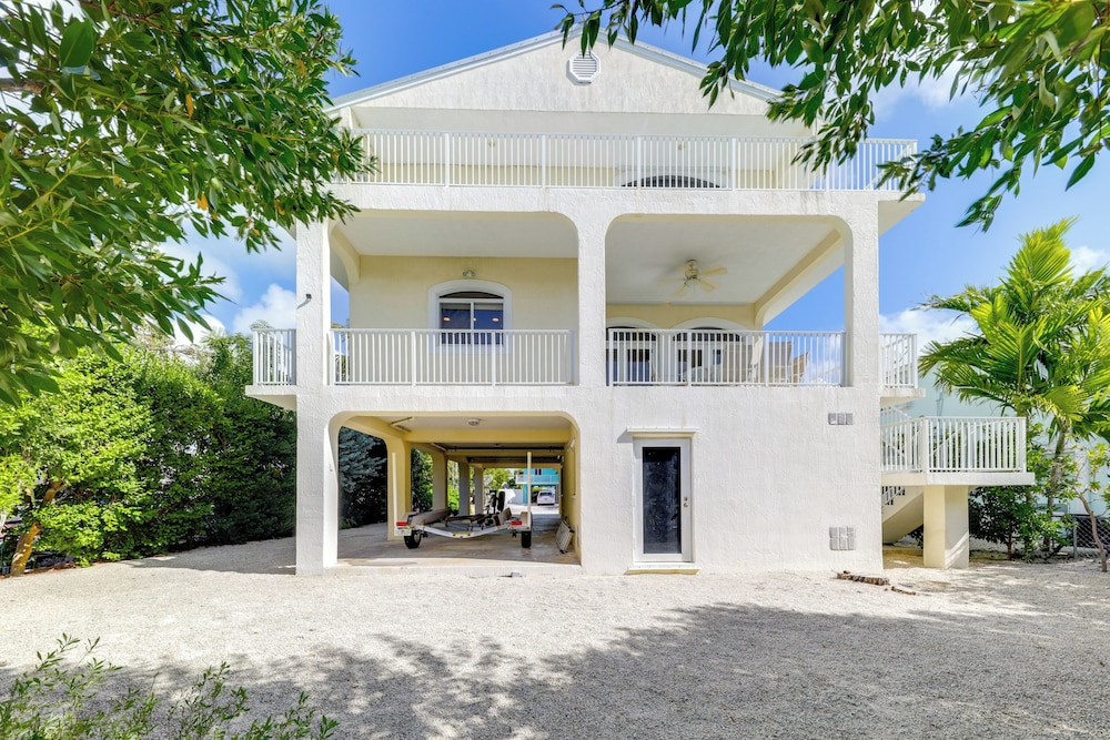 Spacious Canal-front Home: Florida Keys Gem