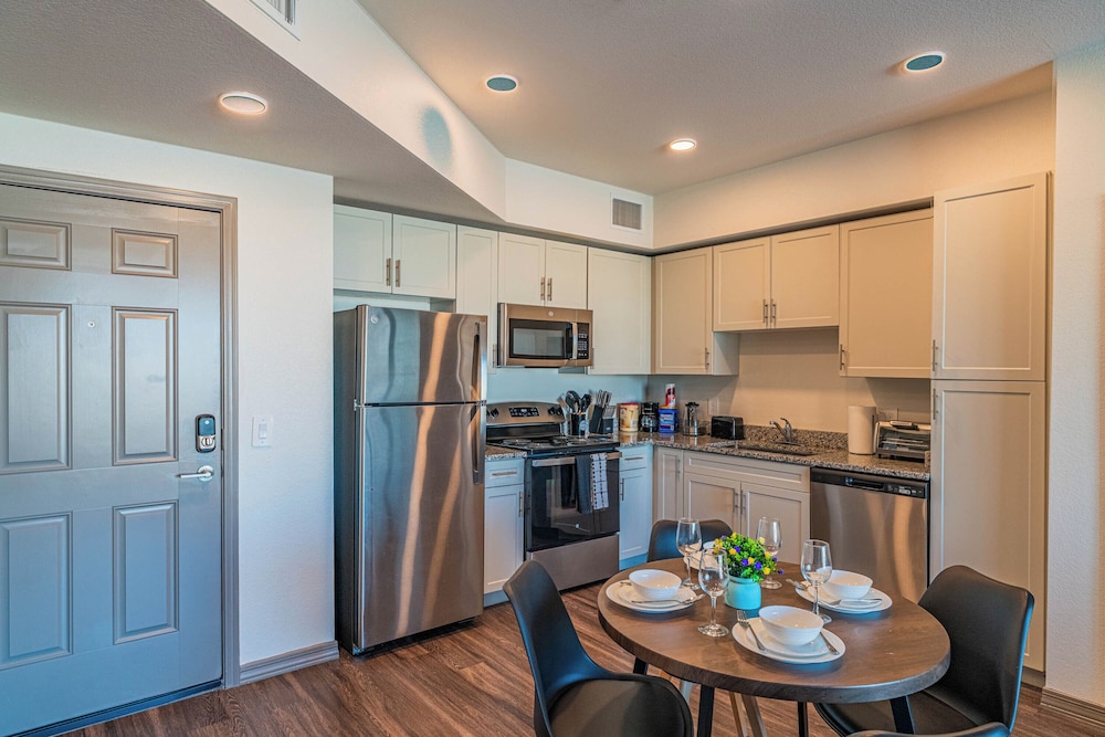 ROVE LIVING/KL - Cardinal 95