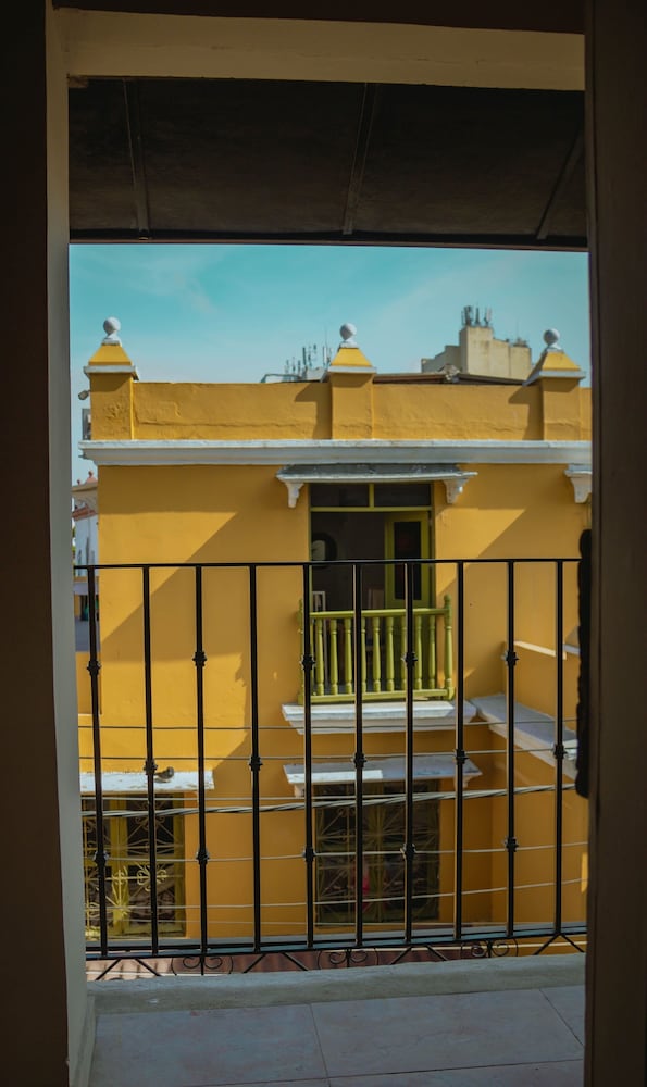 2BR APARTMENT IN THE WALLED CITY