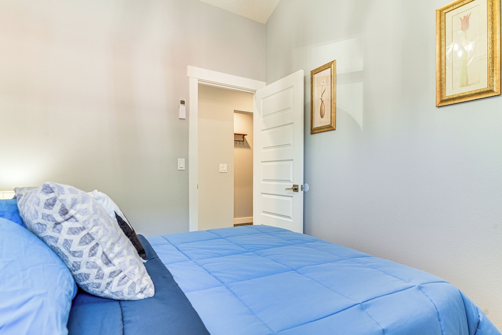 8 Mi to Dtwn Pdx: Unique Pet-friendly Home!