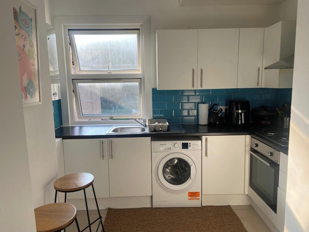 Cosy London Home With 2 Bedrooms