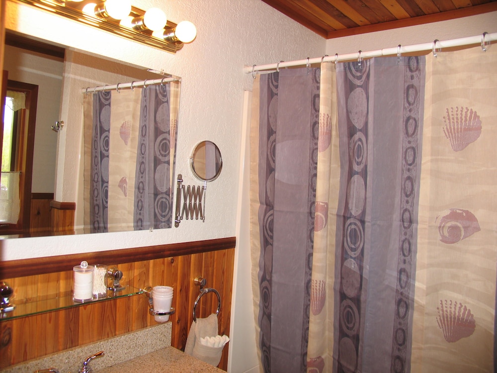Blue Grouse Country Inn Bed & Breakfast