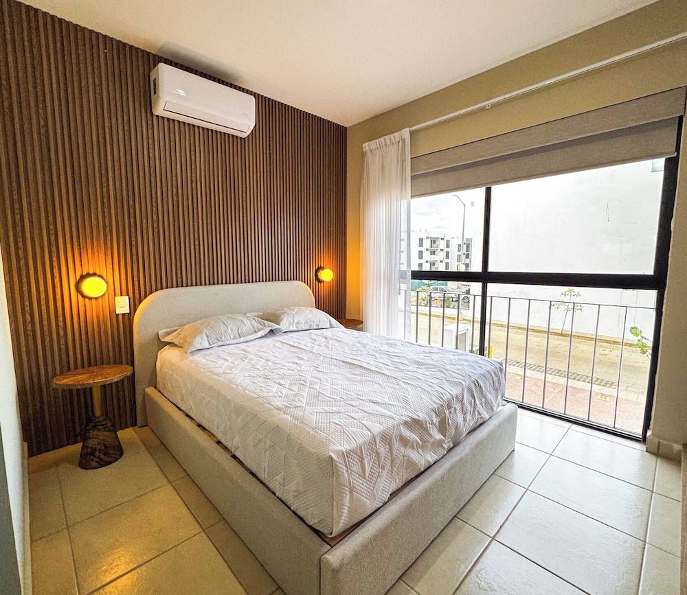 Indigo 7 - Steps from Playa Brujas Beach