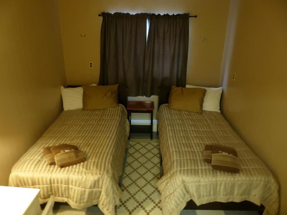 Bent Prop Inn & Hostel Downtown