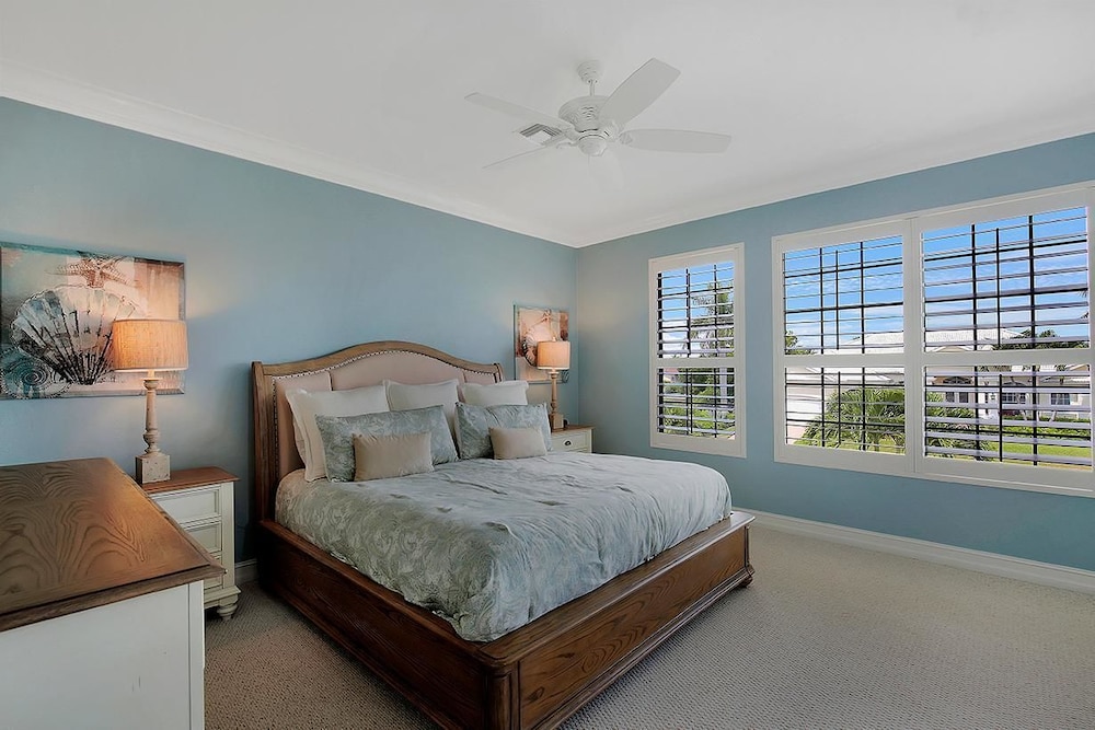 SPIN516 5 Bedroom Holiday Home by Marco Naples Vacation Homes
