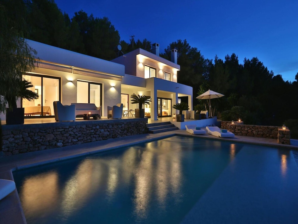 Villa With Outdoor Area