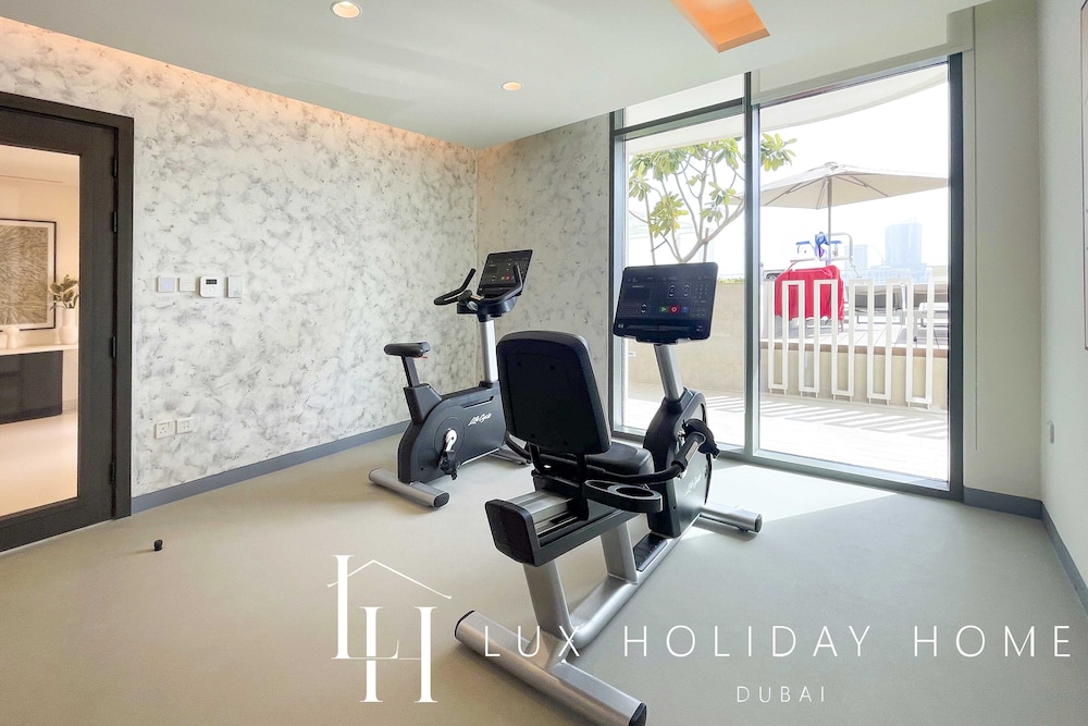 LUX The Marina Vista Beachfront Suite