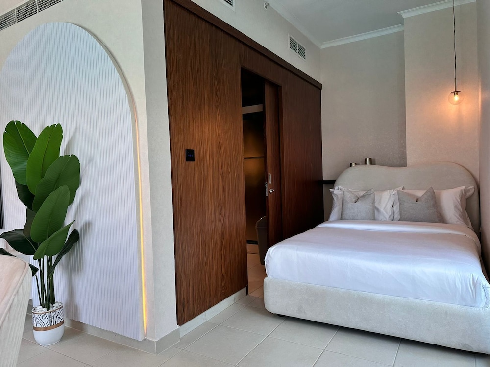 Durrani Homes – Minimal Luxe 3BR with Burj Khalifa and Fountain View (third room without partition)