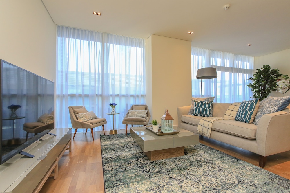 Driven Holiday Homes - City Walk 22