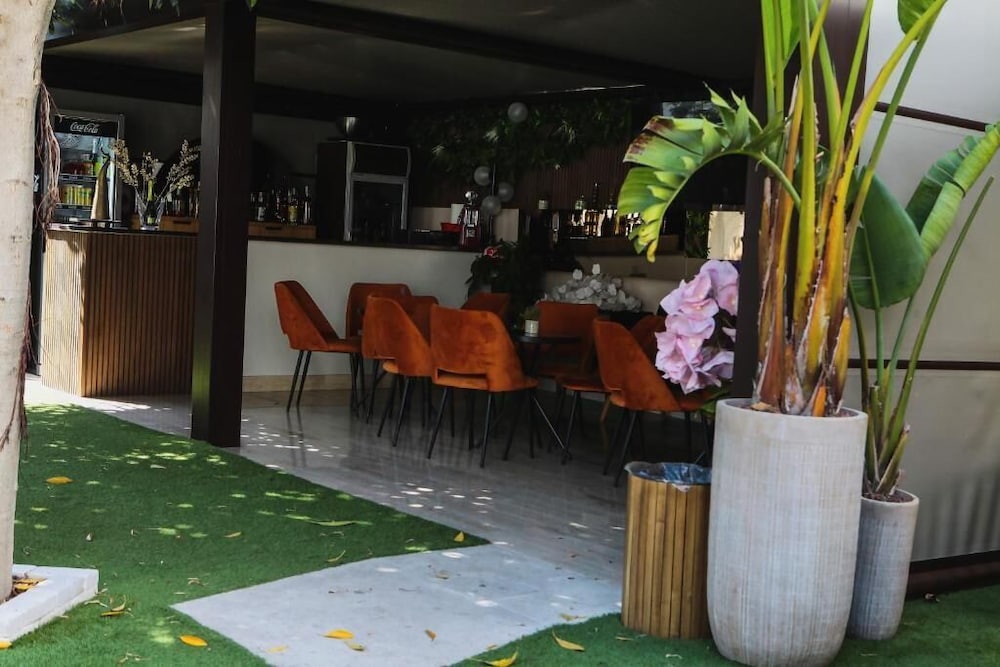Barneys Club B&b