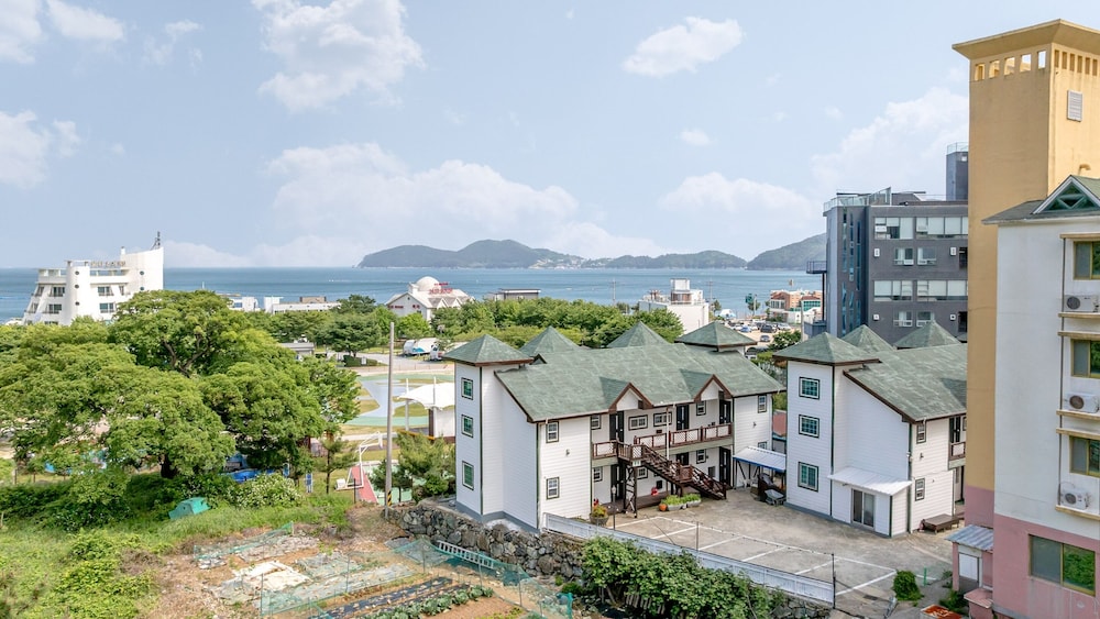 Geoje Peugeot Gomsol Petfriendly Pension