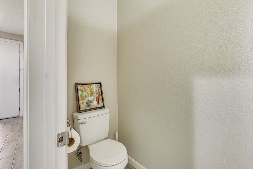 7 Mi to Golf: Mtn-view Retreat in Bullhead City