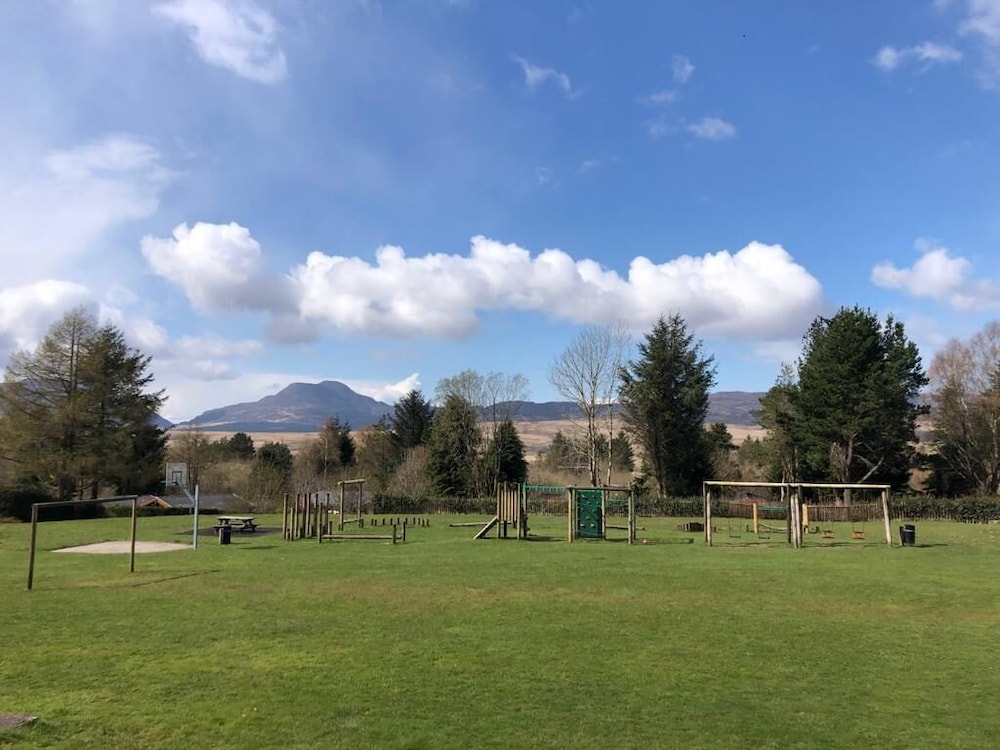Snowdonia Log Cabin-sleeps 4-garden-pets view 2