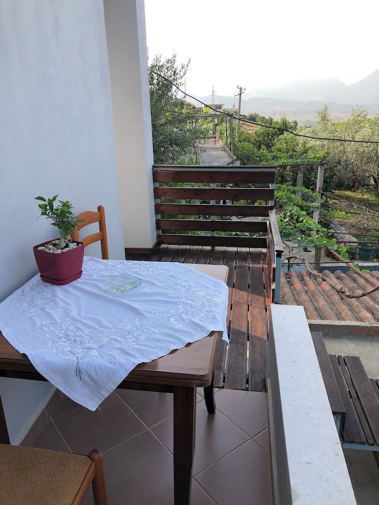 Monas Guesthouse