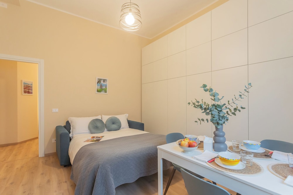 Simar Apartments nearby Como S.G. Train Station by Rent all Como