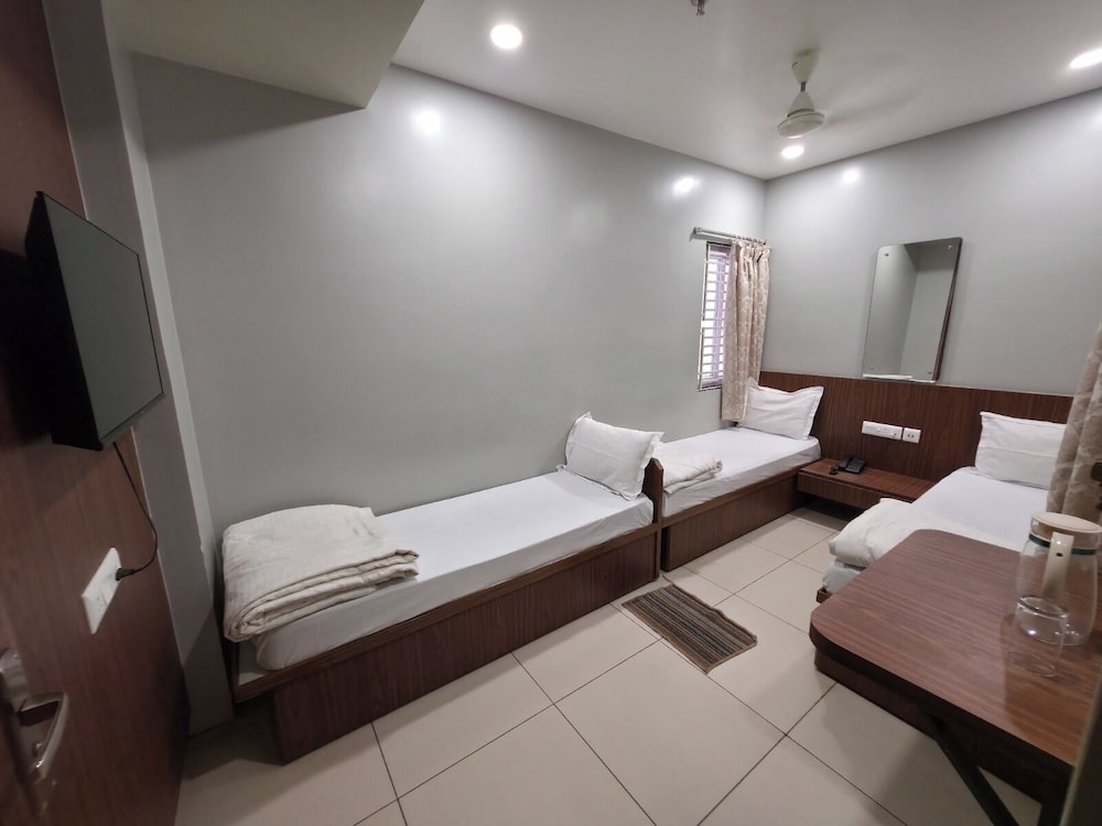 Shree Dham Palace