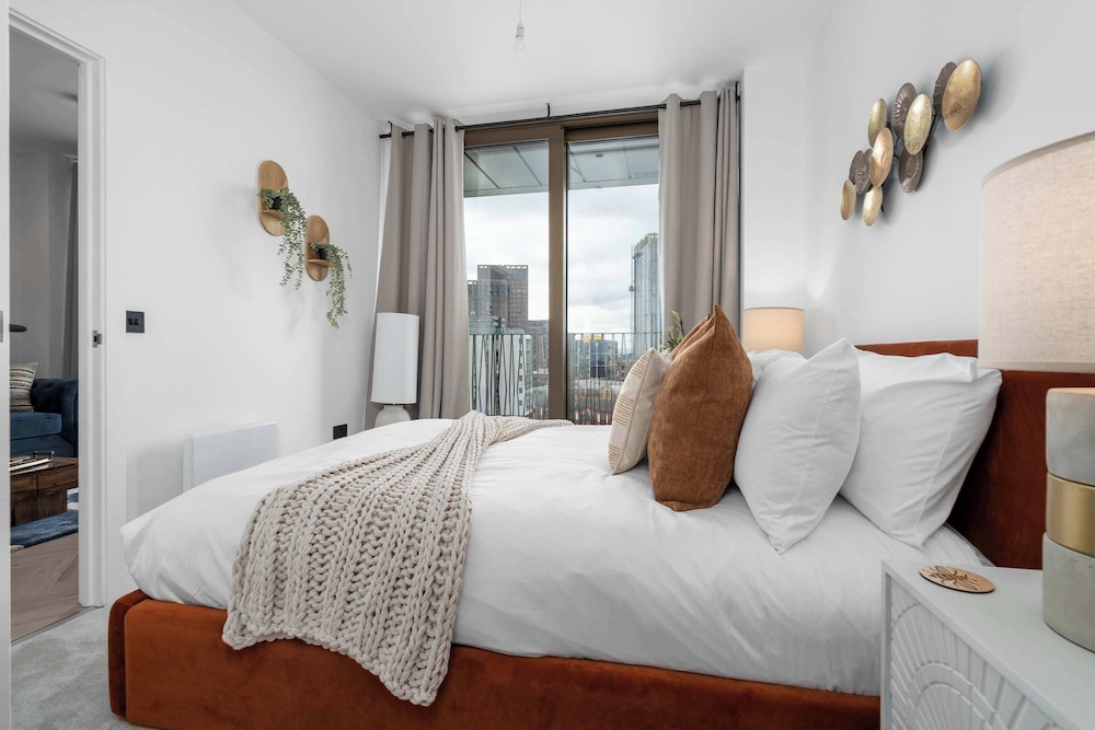 Cottonopolis Suite With 1 Bedrooms and 1 Bathrooms