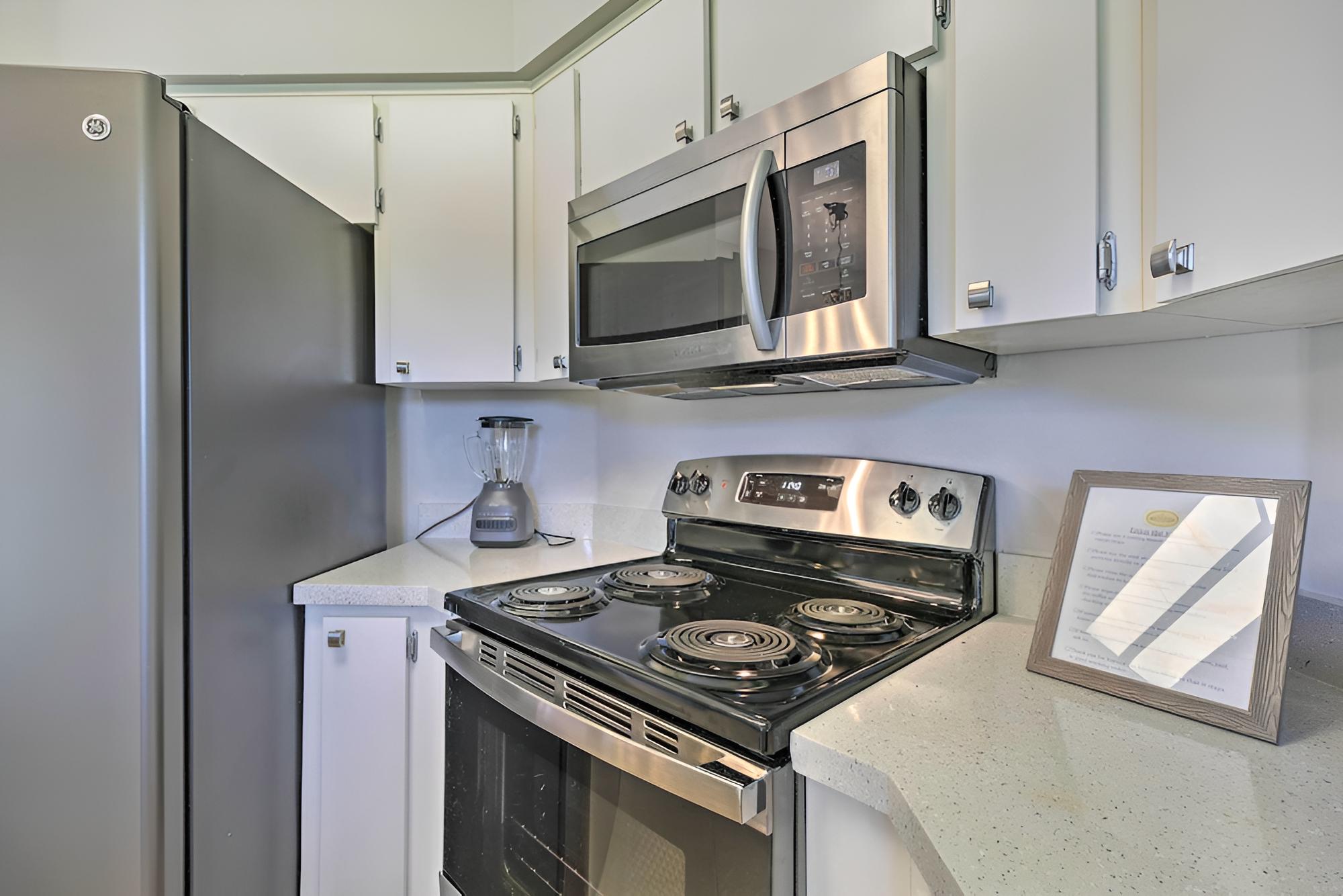 Family-friendly Home ~ 12 Mi to Disney + Universal