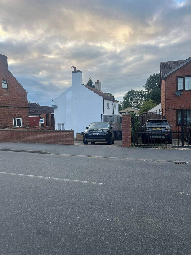 Blyton 2-bed Cottage, Parking, 30m to Lincoln