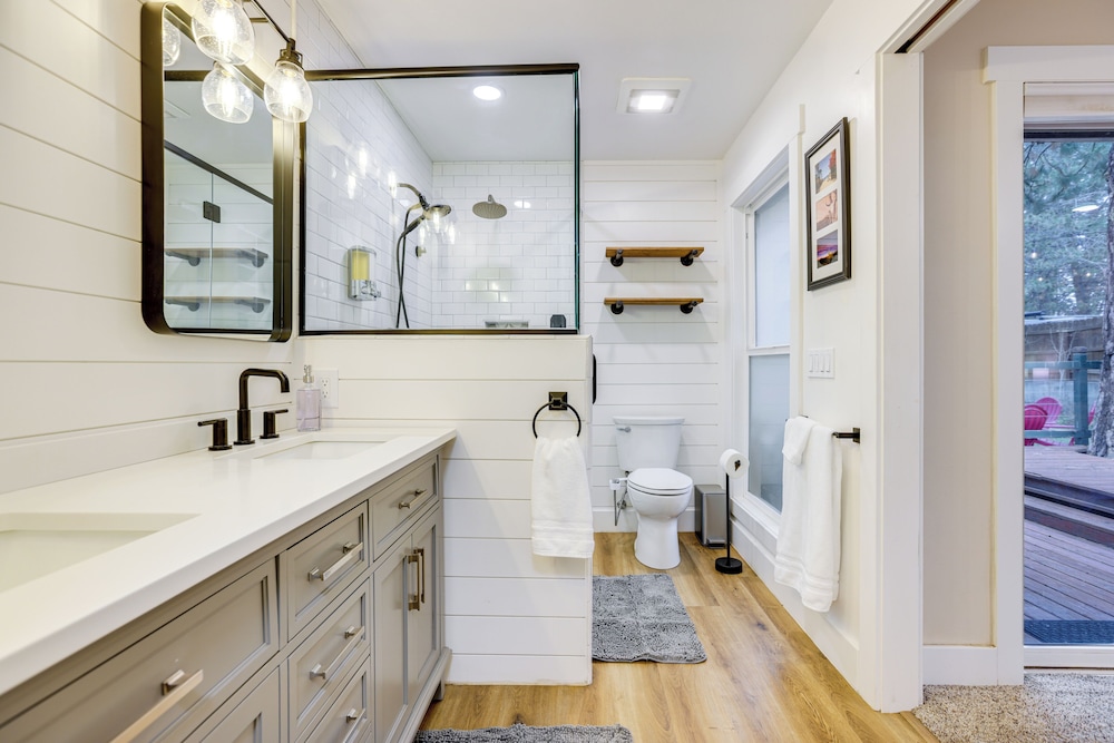 3 Mi to Old Mill District: Family Retreat w/ Yard