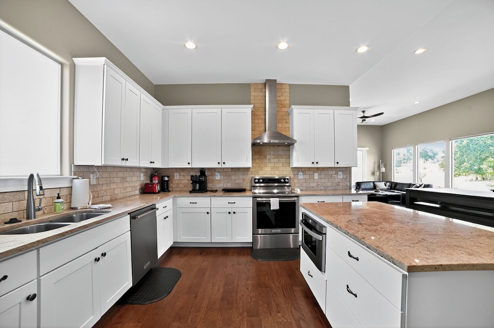 Hill Country Retreat & Casita