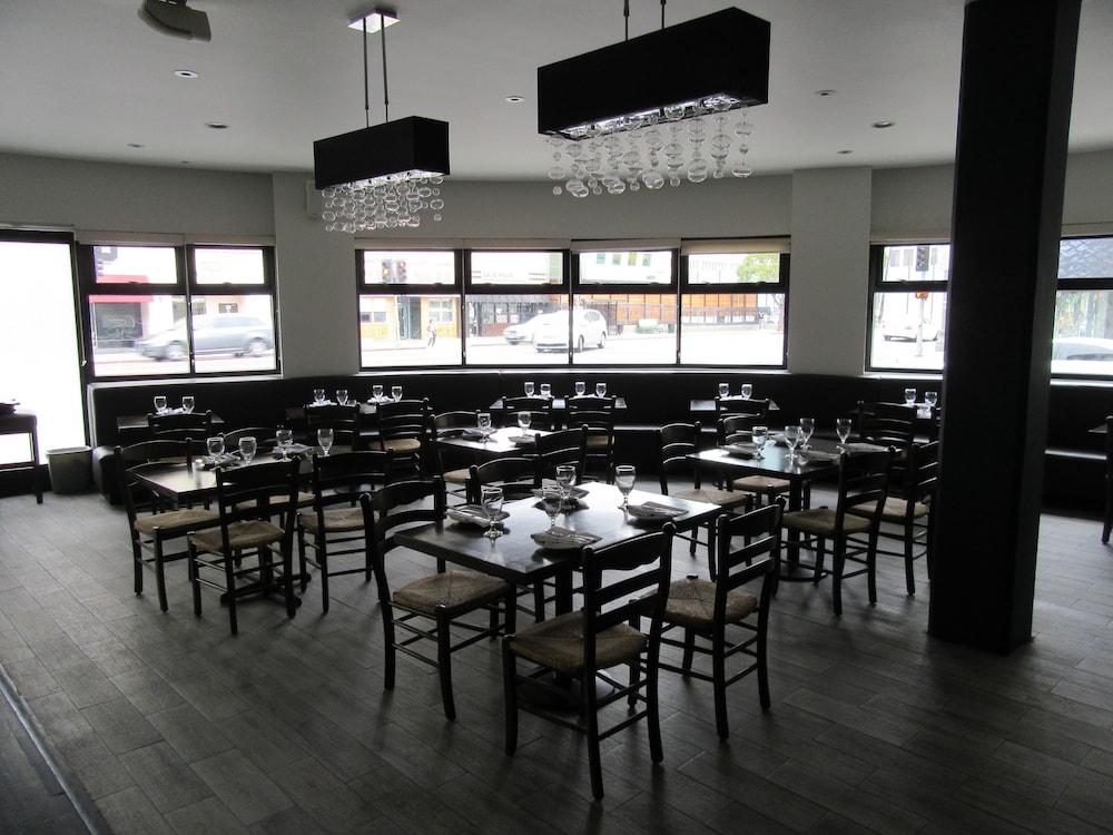 Ramada by Wyndham Los Angeles/Koreatown West 3