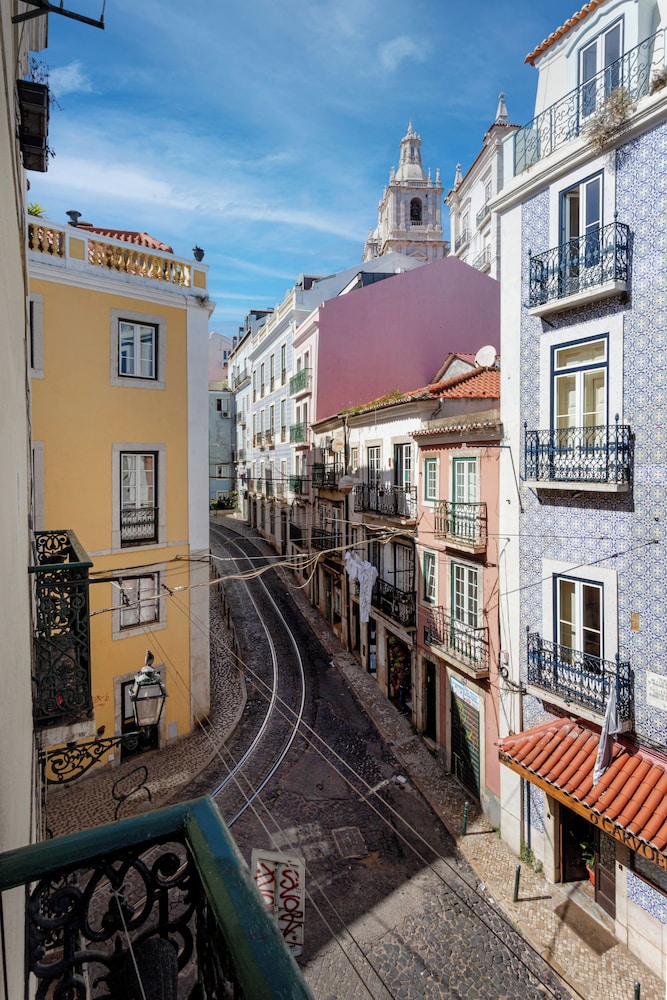 Curva do 28 Alfama