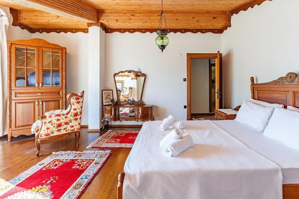 Lake Sapanca Breathtaking Private Villa Retreat