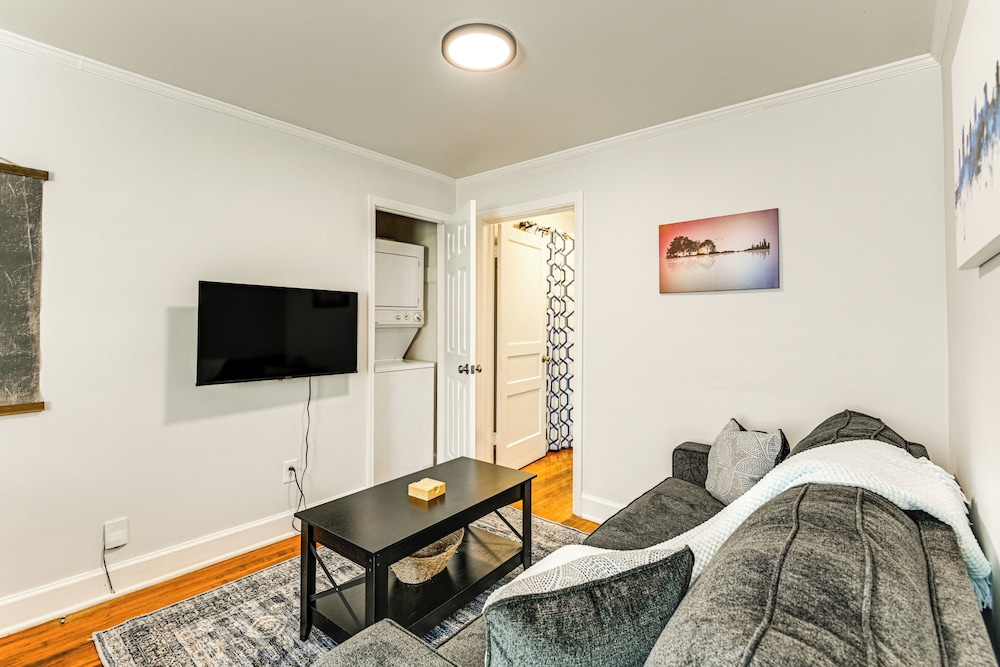 7 Mi to Dtwn: Apt w/ Spacious Yard in Nashville