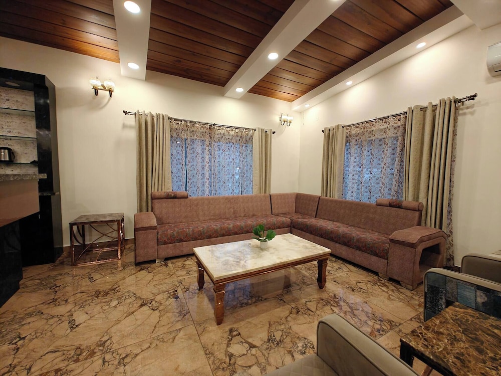 The Paradise - Luxury 3BR Villa Near the Airport in Dehradun