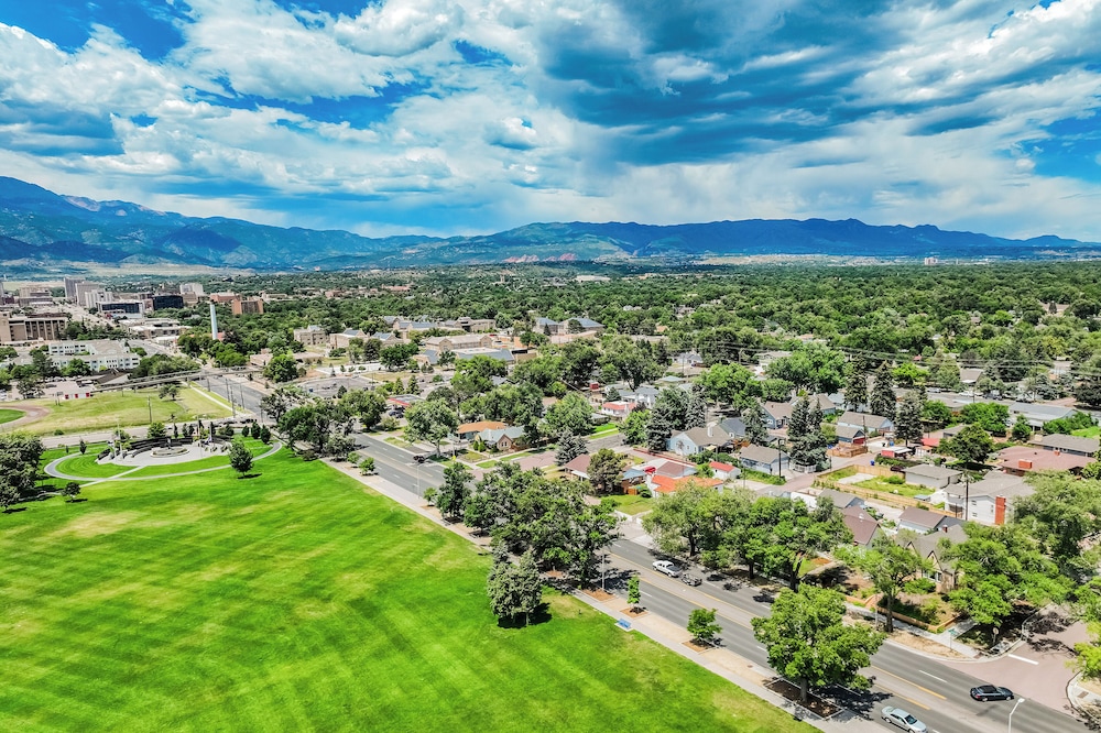 1318 E Pikes Peak