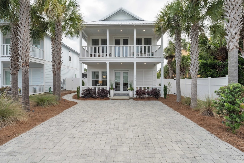 Pool, Patio & Outdoor Dining + Walk to Shore, Pier Park Sanctuary on Sands