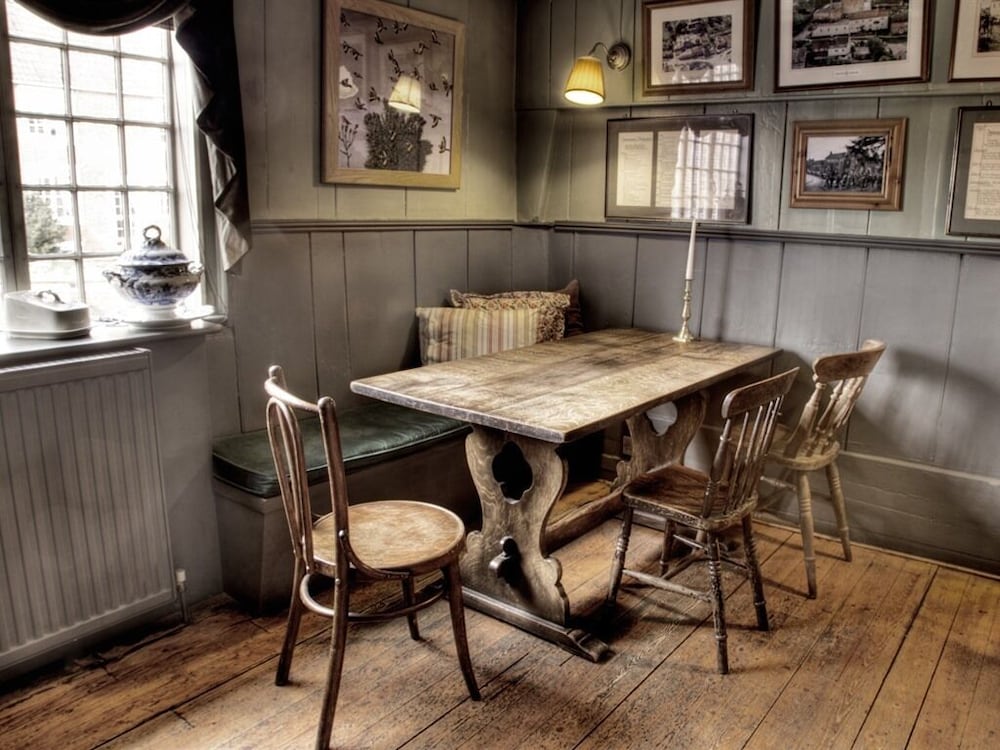 Devizes Vacations - The George  Dragon - Property Image 4