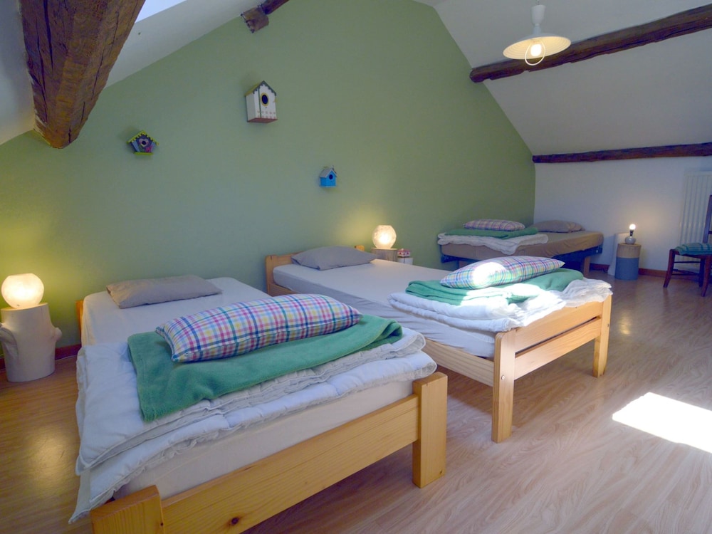 Pleasant Holiday Home With Garden in Ciney view 3