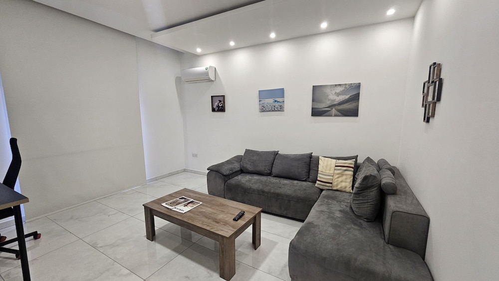 12 LCA - Stay Finibreeze Apartment