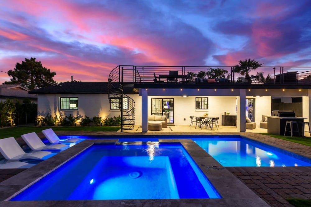 NEW Sundancer Oasis Old Town Pool Spa Rooftop Deck