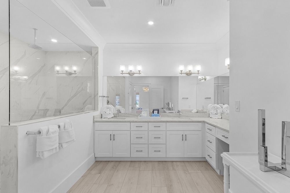 673 White Sands Retreat: Bay Views, Pool, Elevator 5 Bedroom Home