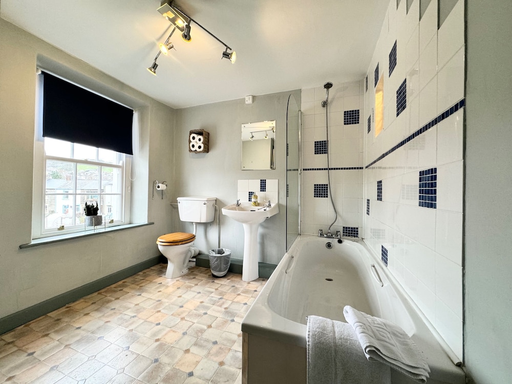 Old Locksmith Cottage Sleeps 6 - Pets Welcome