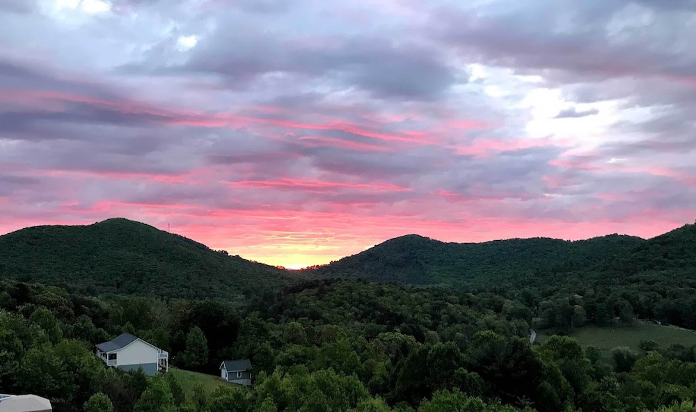Mountain Refuge w/ View, 12 Mi to Asheville! view 5