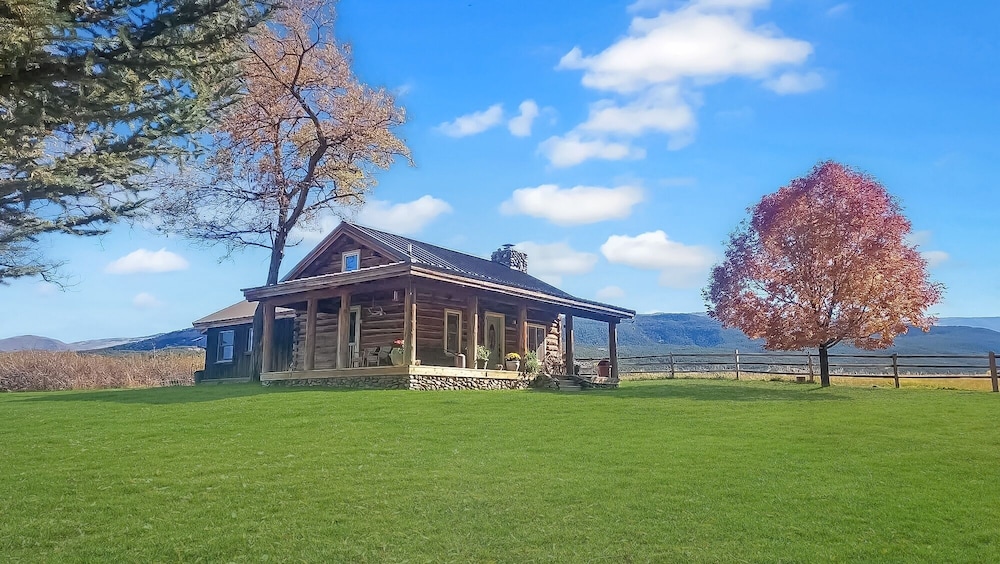 Timeless Mesa Hideaway 2 Bedroom Cabin