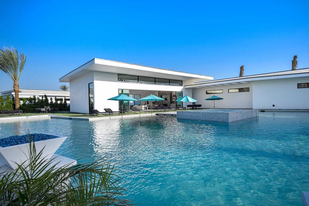 Sleeps 23 Luxury Villa w/ Pool, Hot Tub & Pickleball Court Bravo Villa 10