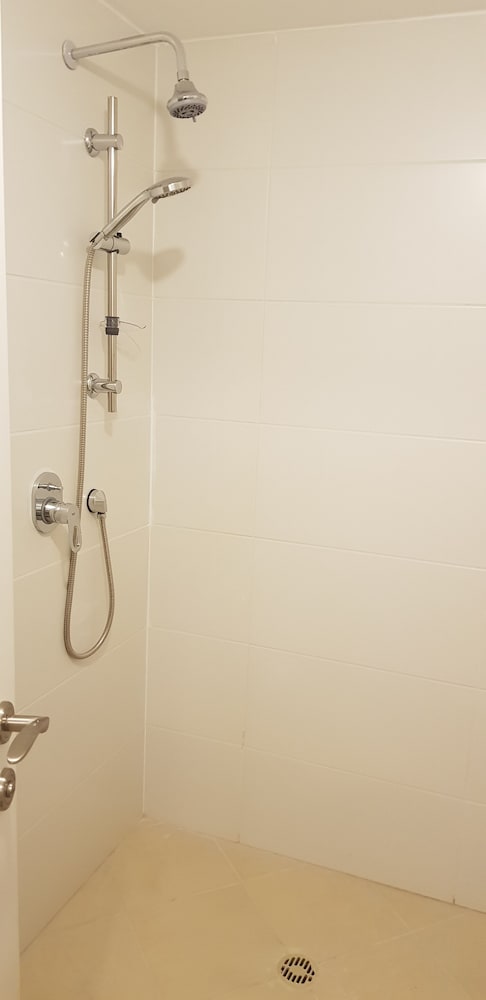 Private Bed and Bathroom in Netanya