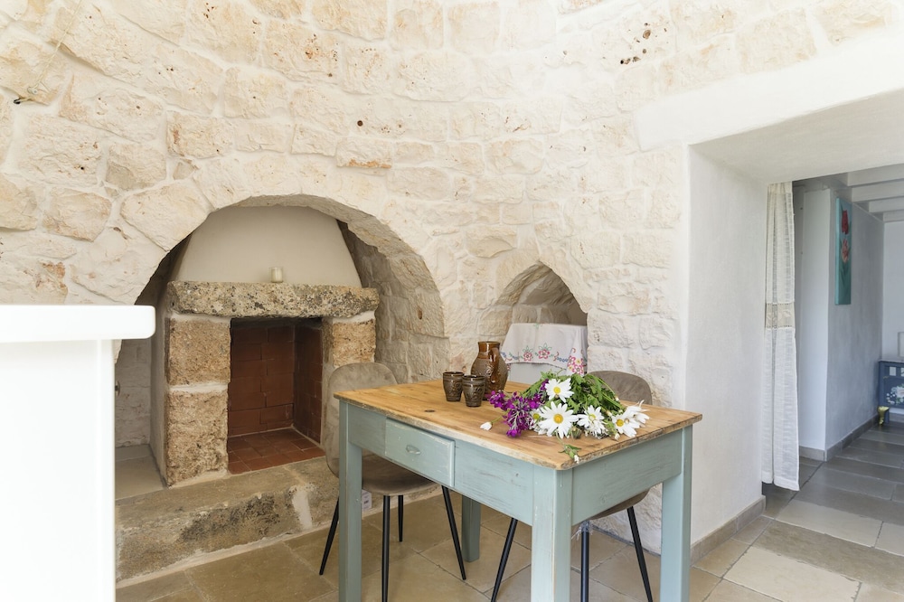 Trullo Mandorlo by Wonderful Italy