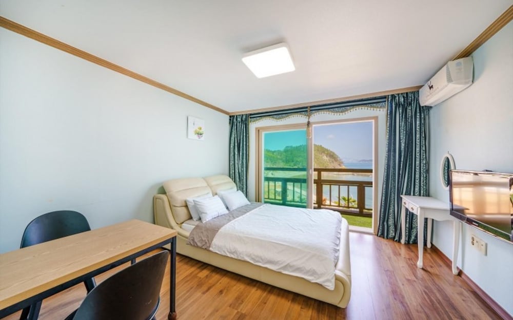 Geojedo Ocean View Dumo Mongdol Pension
